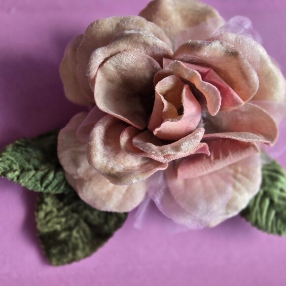 Pink Velvet Rose Brooch Vintage-style Romantic - Picture 4 of 8